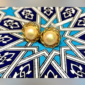 Elegant Gold and Pearl Earrings